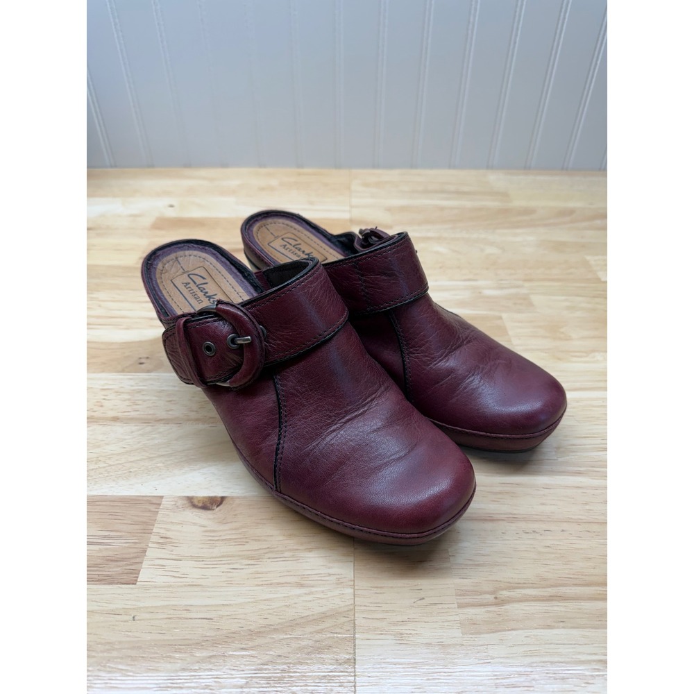 Clarks Artisan Burgundy Leather Buckle Mules Clogs Heel 8M Comfort 70s Boho